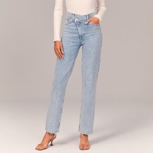 Abercrombie & Fitch - ultra high rise 90s straight jean 8L or 28L